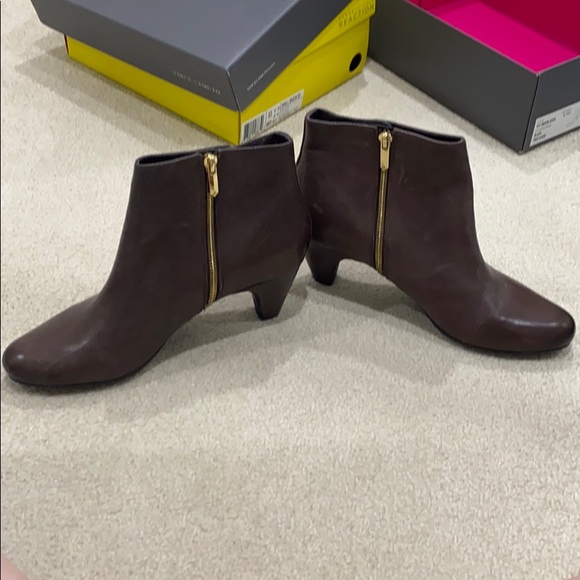 *NEW* Sam Edelman Brown Leather Booties - Picture 7 of 8